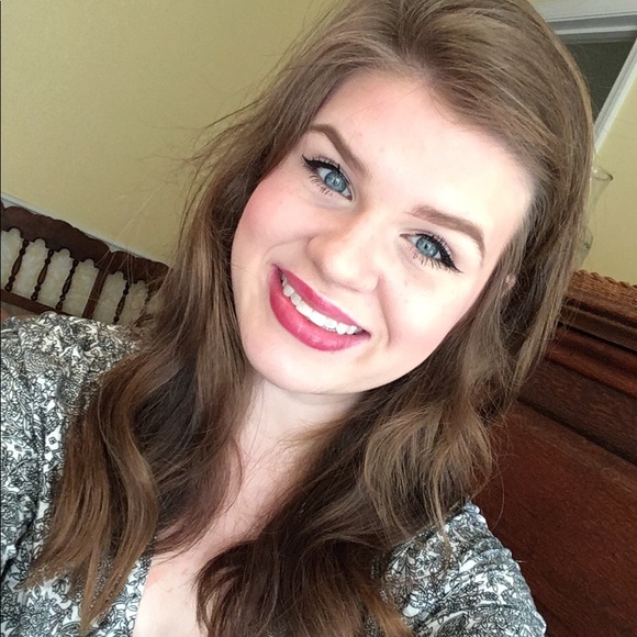 Meet your Posher, Julia - Picture 1 of 1